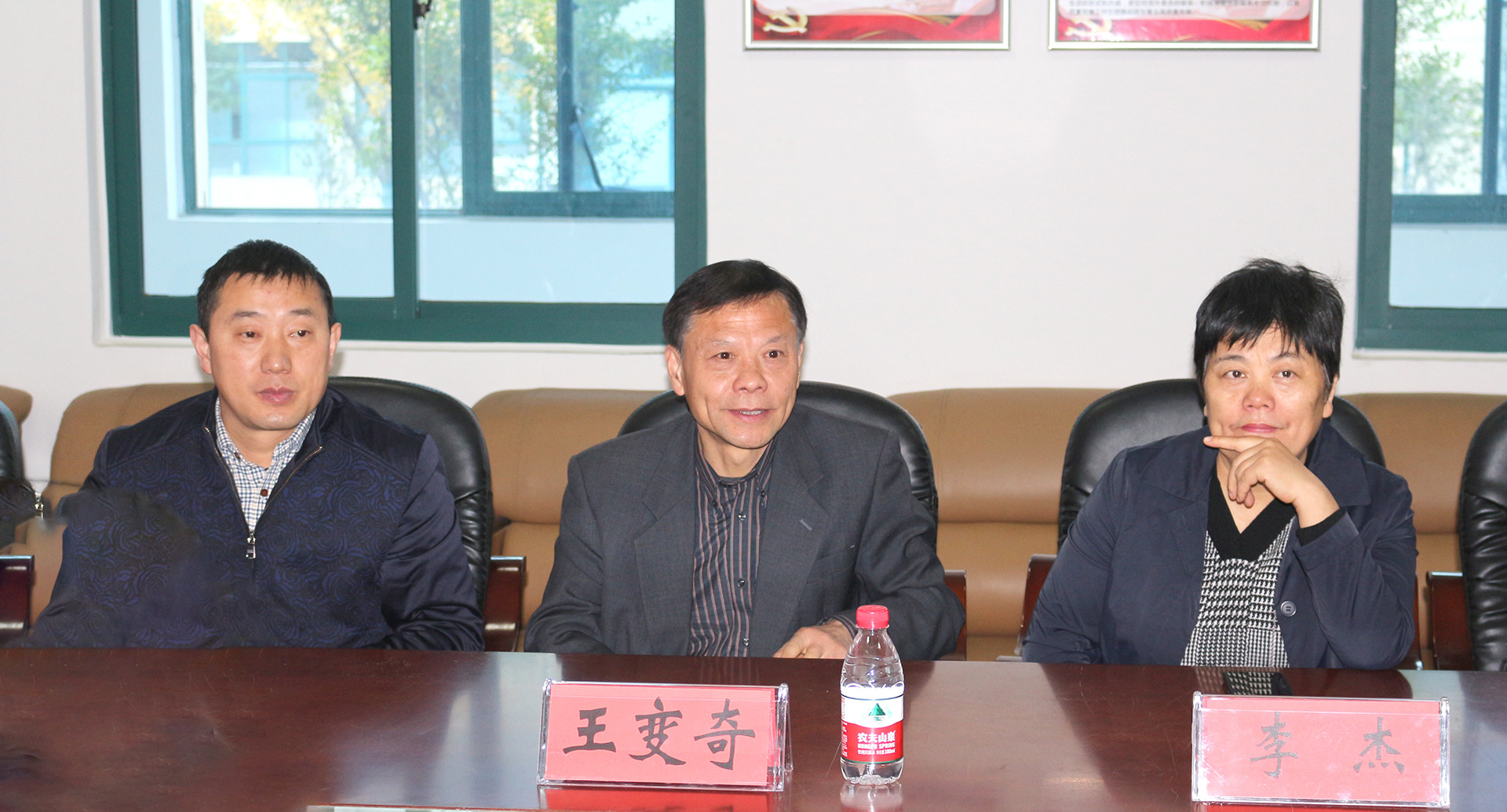 漯河市紅黃藍(lán)電子科技有限公司 漯河市紅黃藍(lán)電子科技有限公司